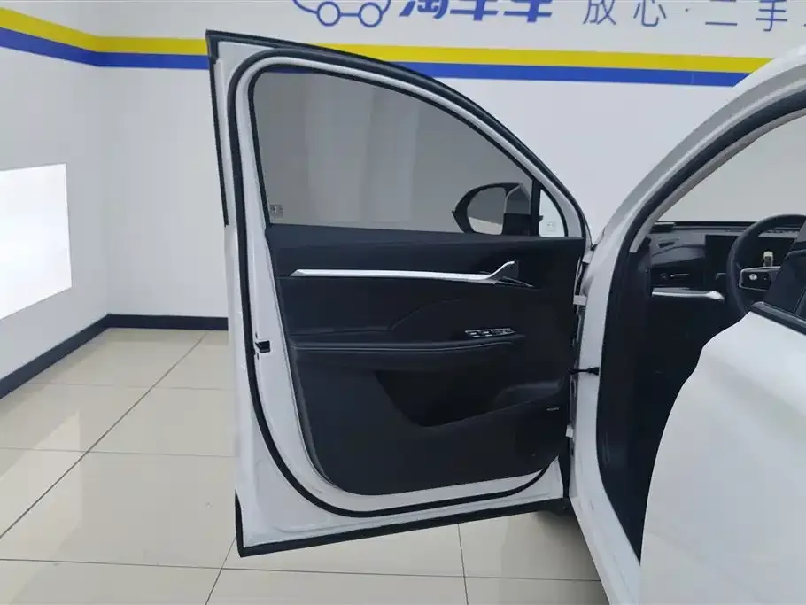 Roewe RX5 MAX 2023 из CN, фото 4
