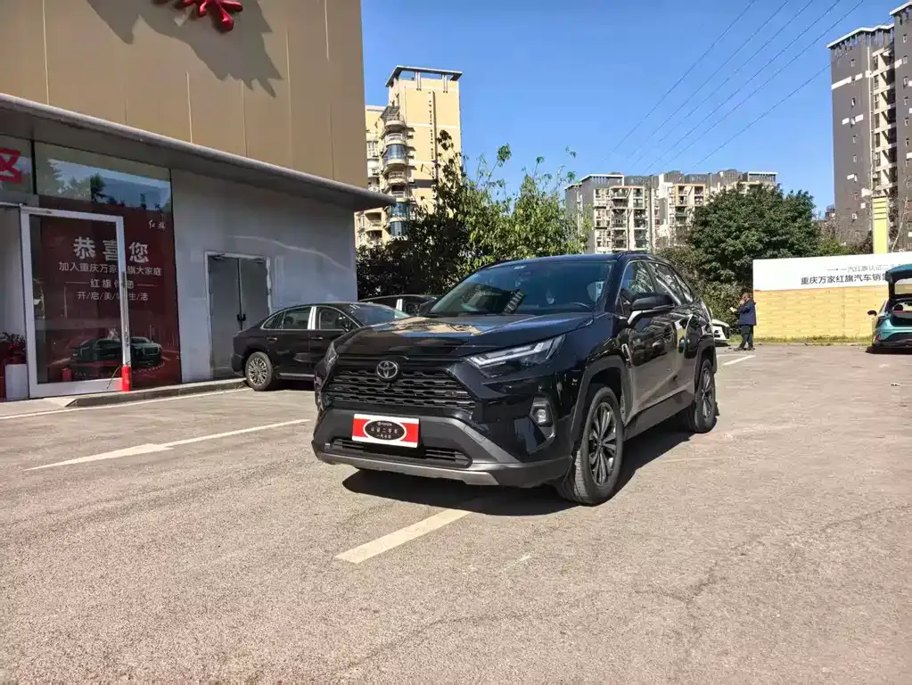 Toyota RAV4 — фото 1