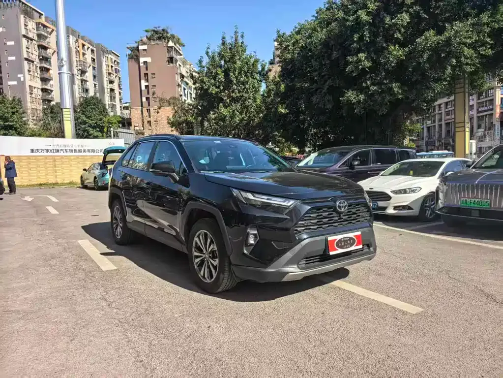 Toyota RAV4 — фото 8