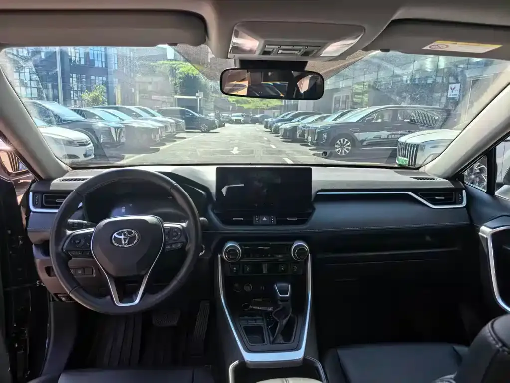 Toyota RAV4 — фото 2