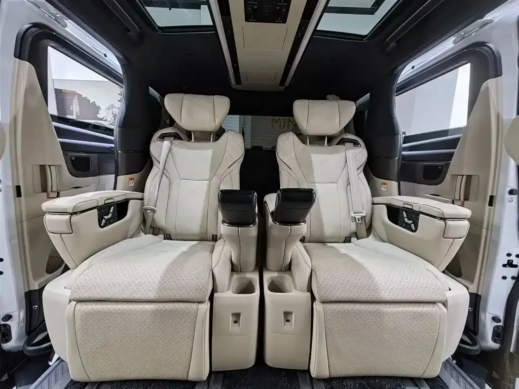 Toyota Alphard 2023 из CN, фото 8