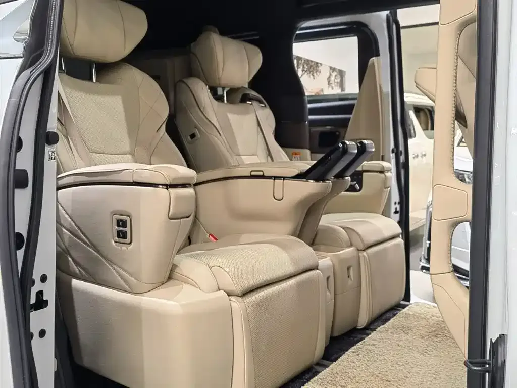 Toyota Alphard 2023 из CN, фото 4