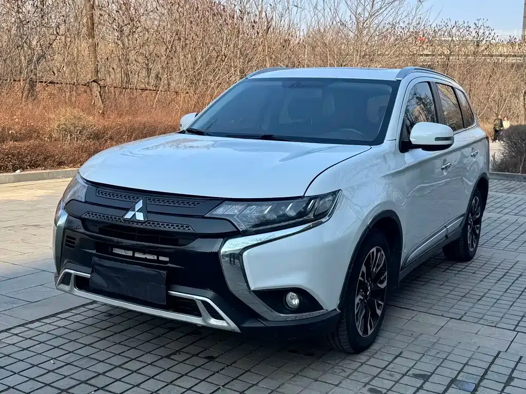 Mitsubishi Outlander 2021 из CN, фото 1