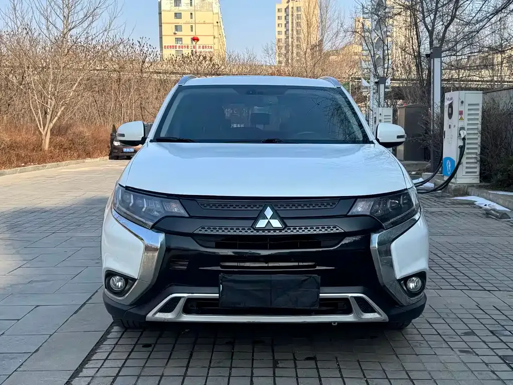 Mitsubishi Outlander 2021 из CN, фото 2