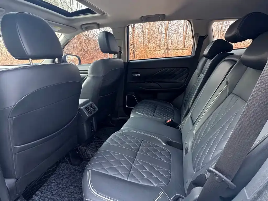 Mitsubishi Outlander 2021 из CN, фото 3