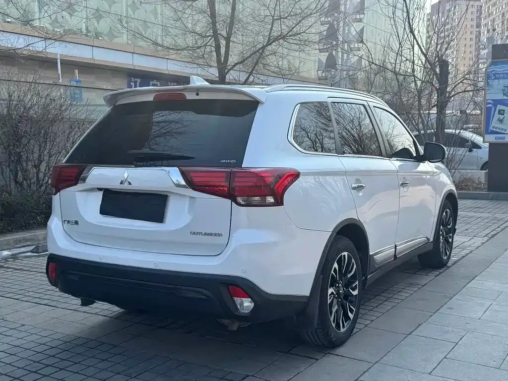 Mitsubishi Outlander 2021 из CN, фото 5