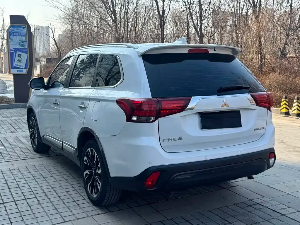 Mitsubishi Outlander 2021 из CN, фото 7