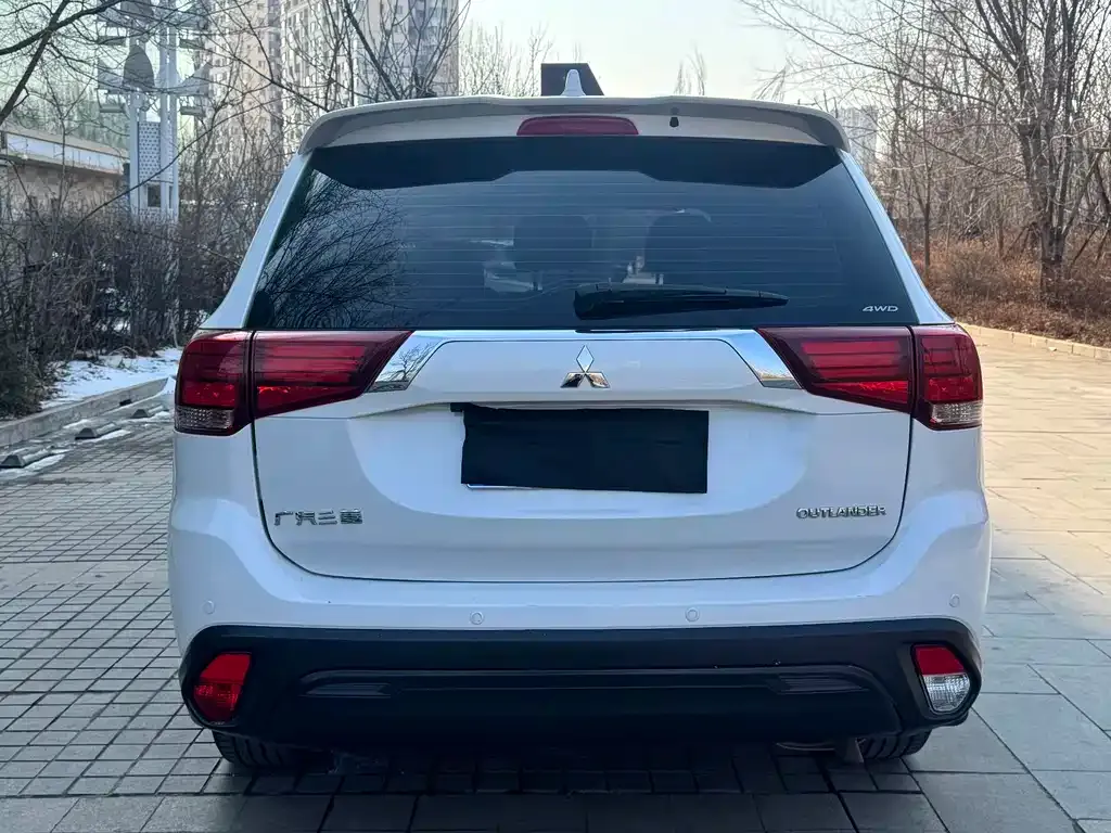 Mitsubishi Outlander 2021 из CN, фото 8
