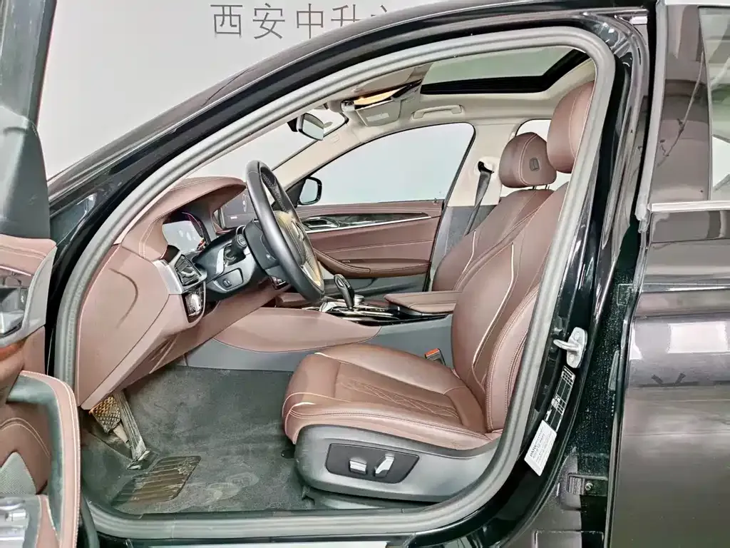 BMW 5 Series 2024 из CN, фото 6