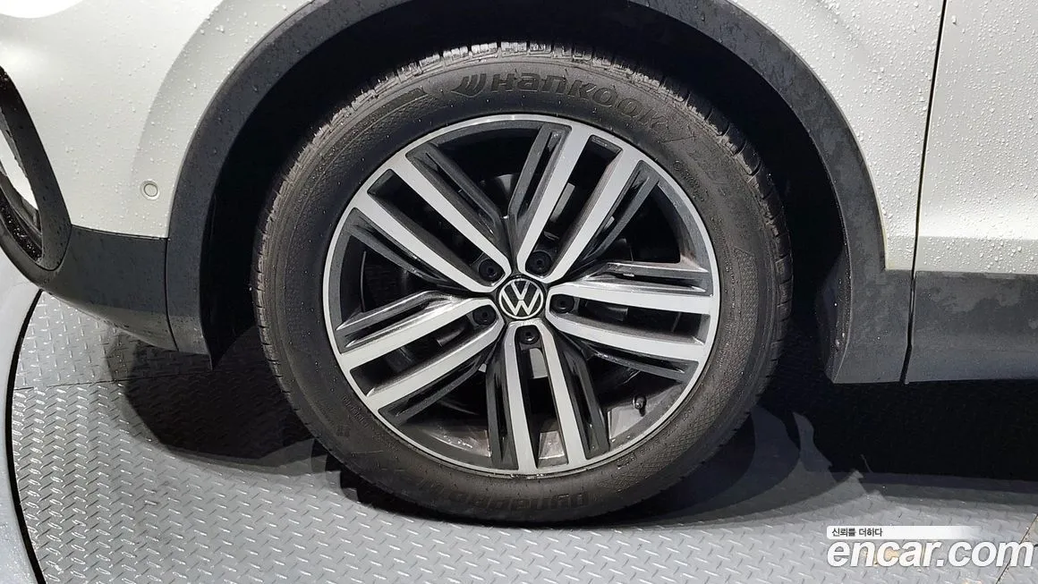 Volkswagen Tiguan — фото 7