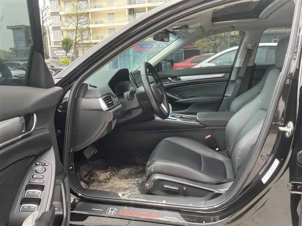 Honda Accord — фото 9