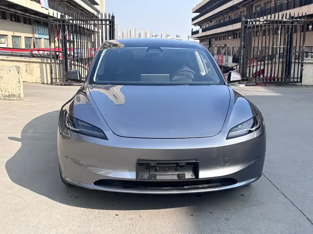 Tesla Model 3 — фото 3