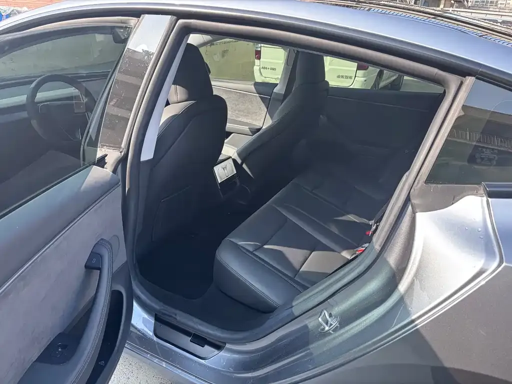 Tesla Model 3 — фото 6
