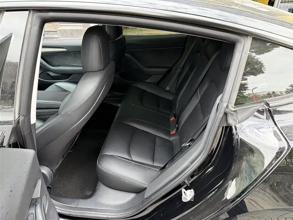 Tesla Model 3 — фото 5