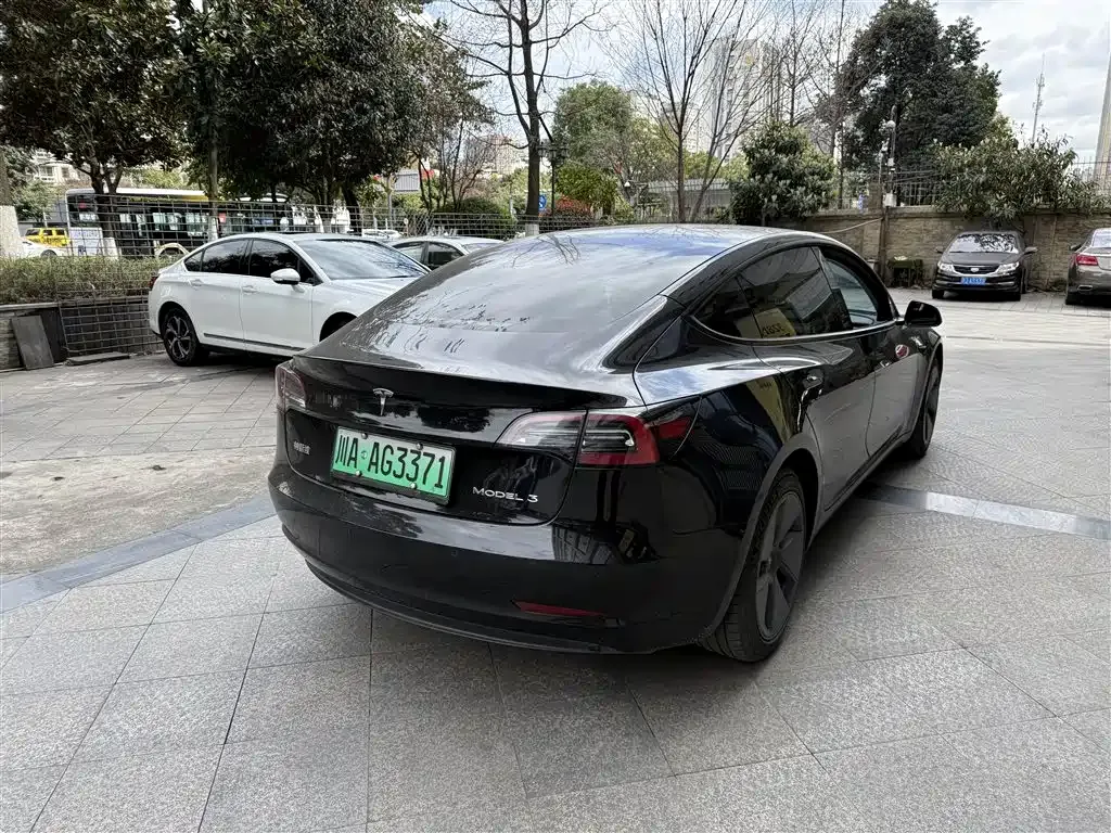 Tesla Model 3 — фото 2