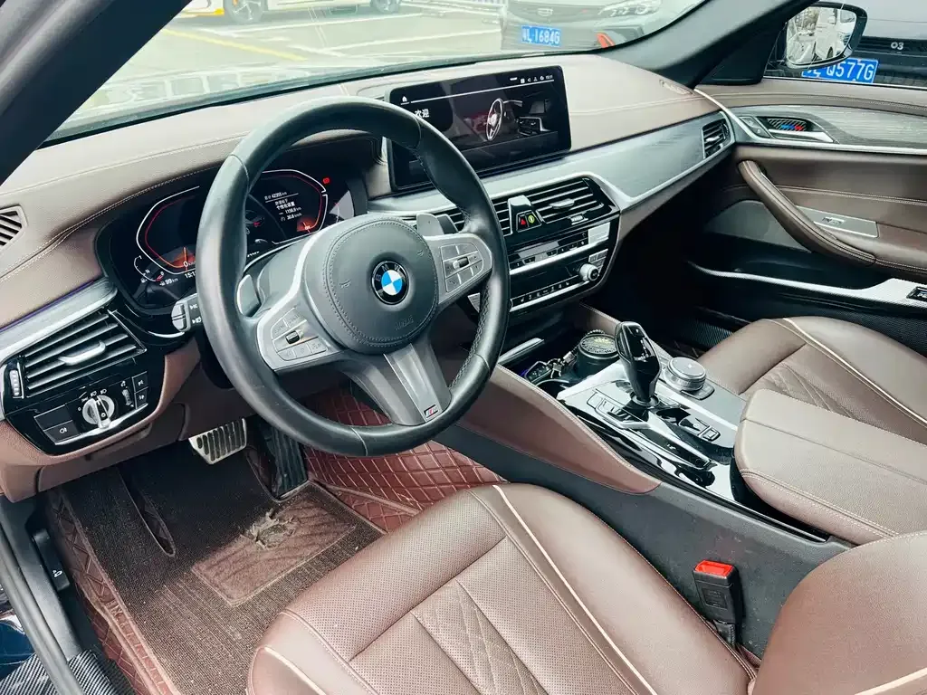 BMW 5 Series 2023 из CN, фото 4