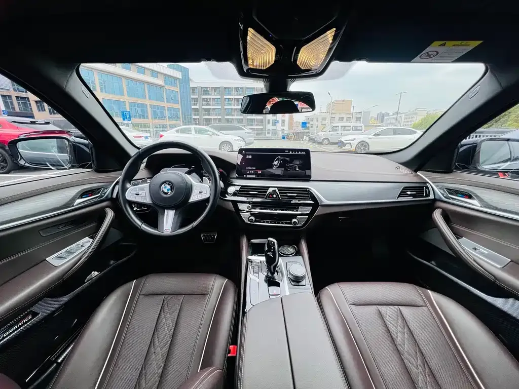 BMW 5 Series 2023 из CN, фото 9