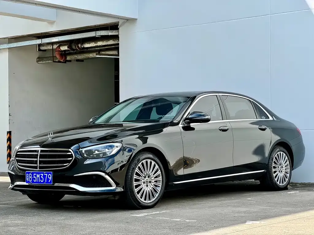 Mercedes-Benz E-Class — фото 1
