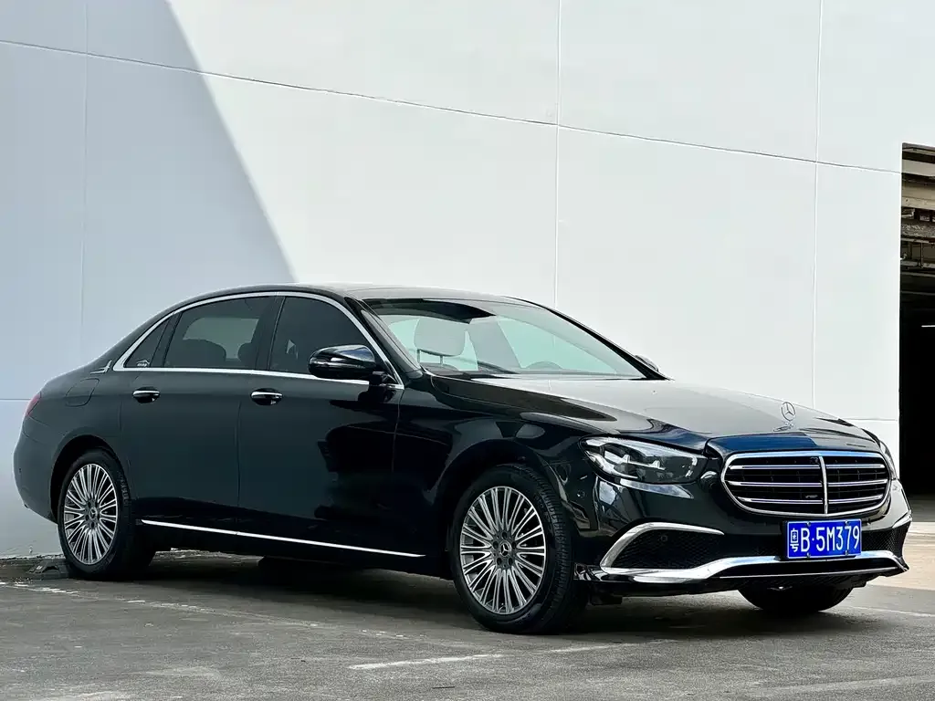 Mercedes-Benz E-Class — фото 7