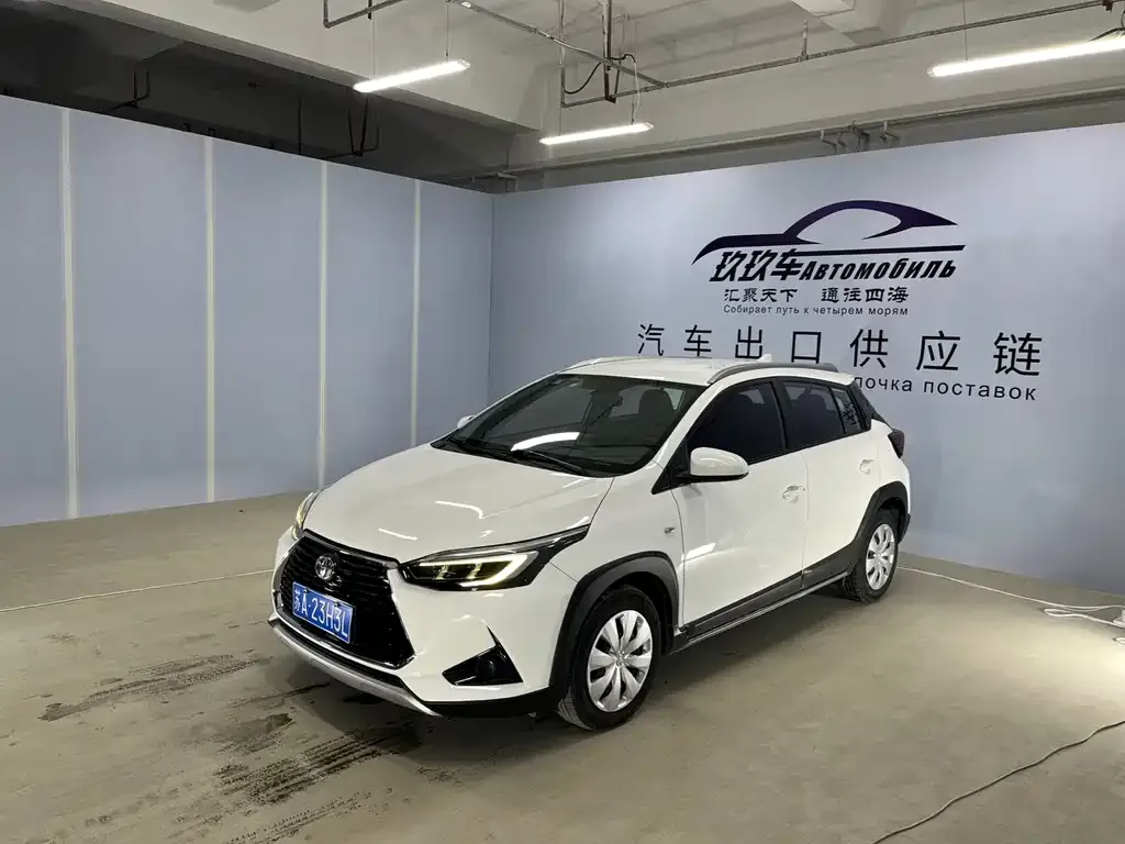 Toyota Yaris L — фото 1