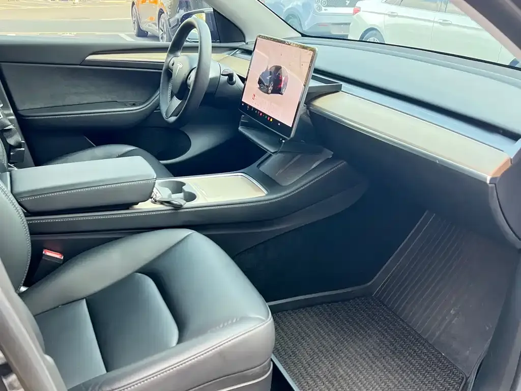 Tesla Model Y — фото 5