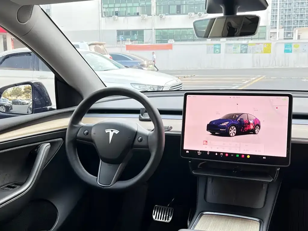 Tesla Model Y — фото 2