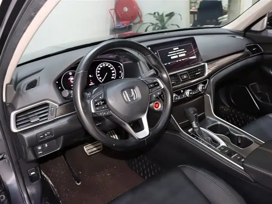 Honda Accord — фото 9