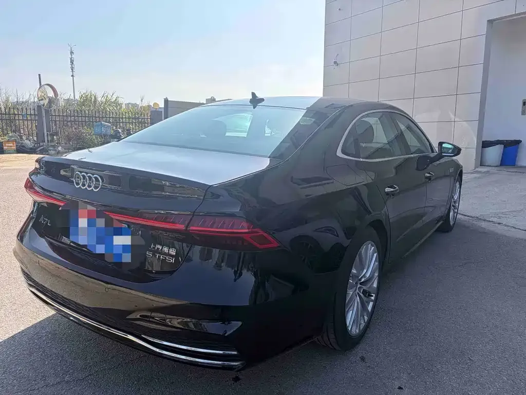 Audi A7L 2024 из CN, фото 4