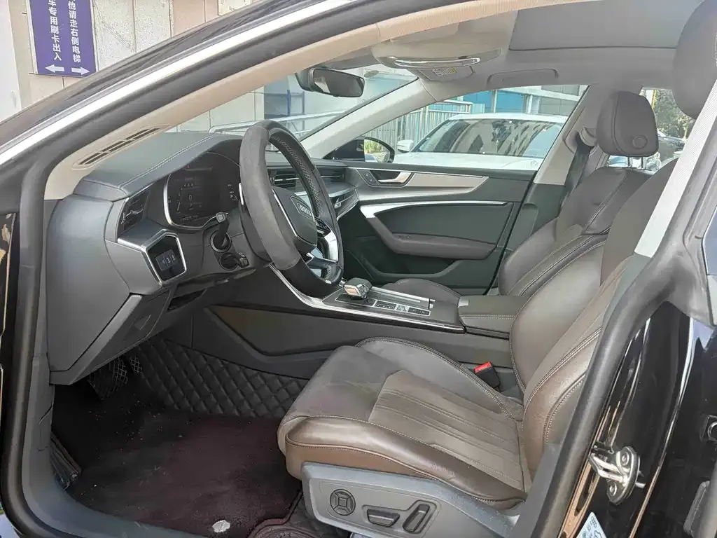 Audi A7L 2024 из CN, фото 2