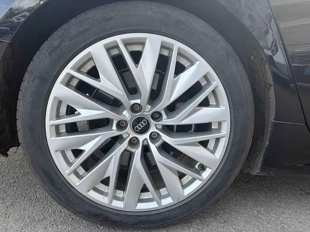 Audi A7L 2024 из CN, фото 7