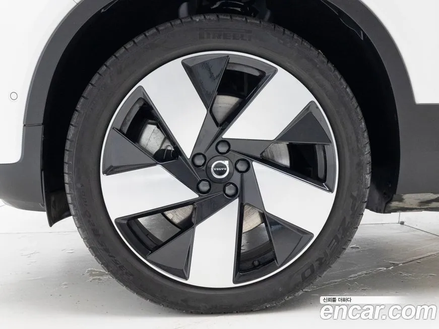 Volvo XC40 2024 из KR, фото 8