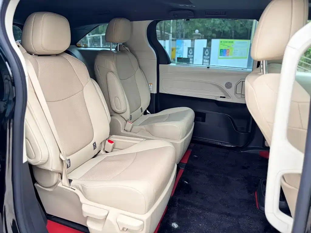 Toyota Sienna 2022 из CN, фото 8