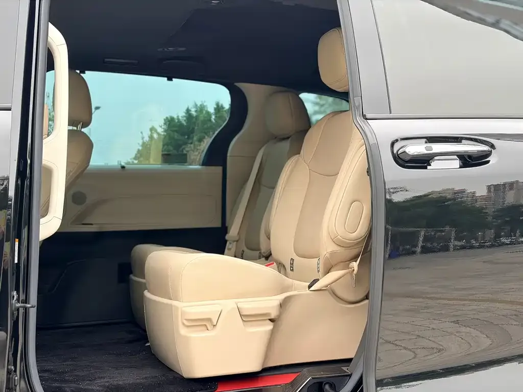Toyota Sienna 2022 из CN, фото 3