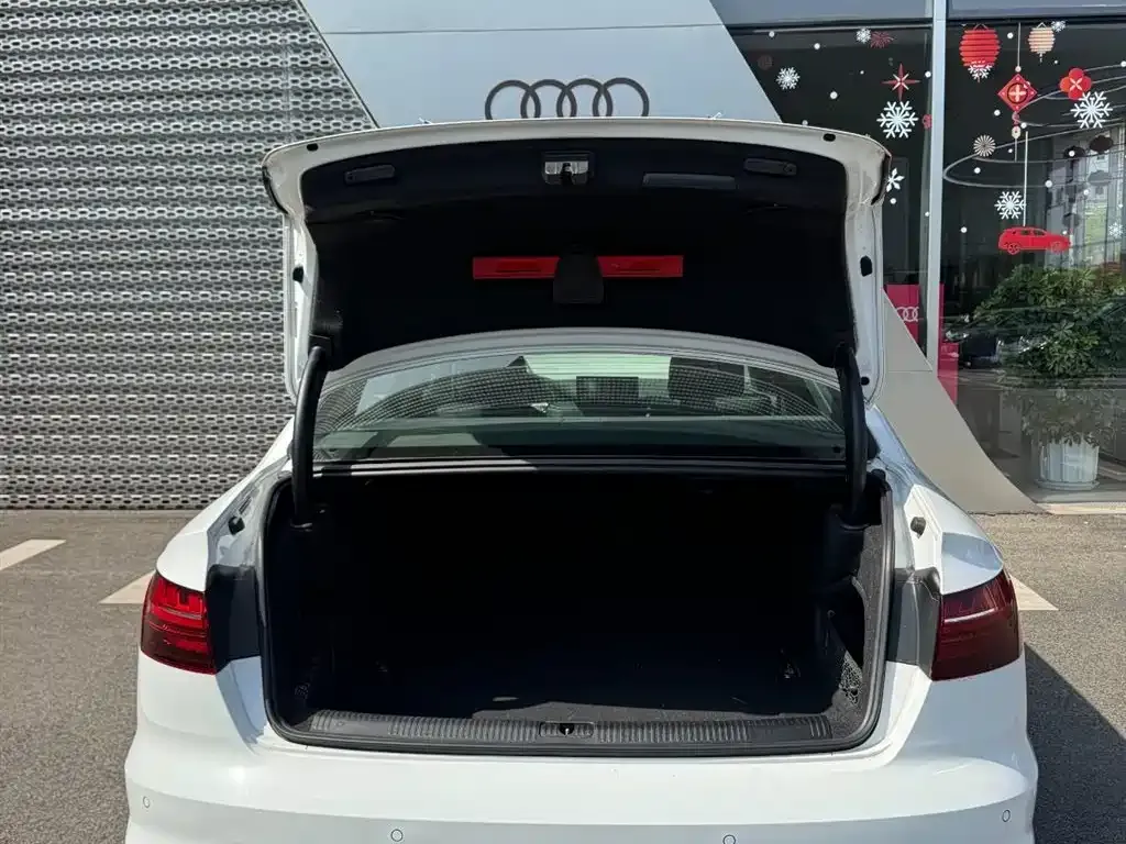 Audi A4L 2023 из CN, фото 5