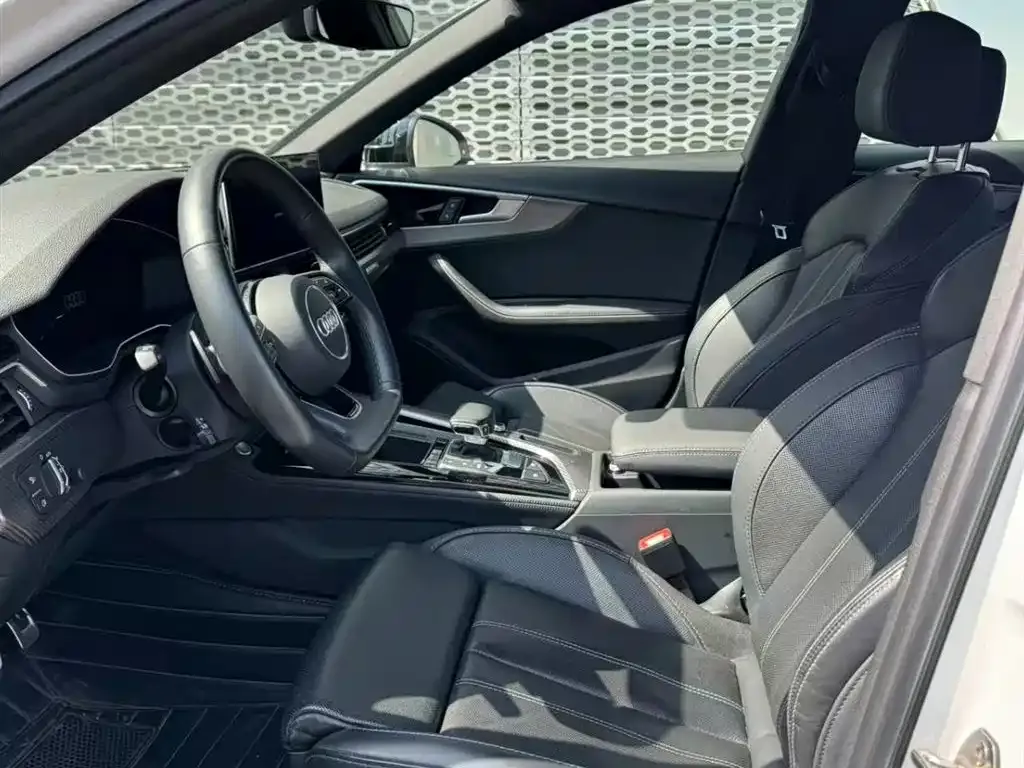 Audi A4L 2023 из CN, фото 7