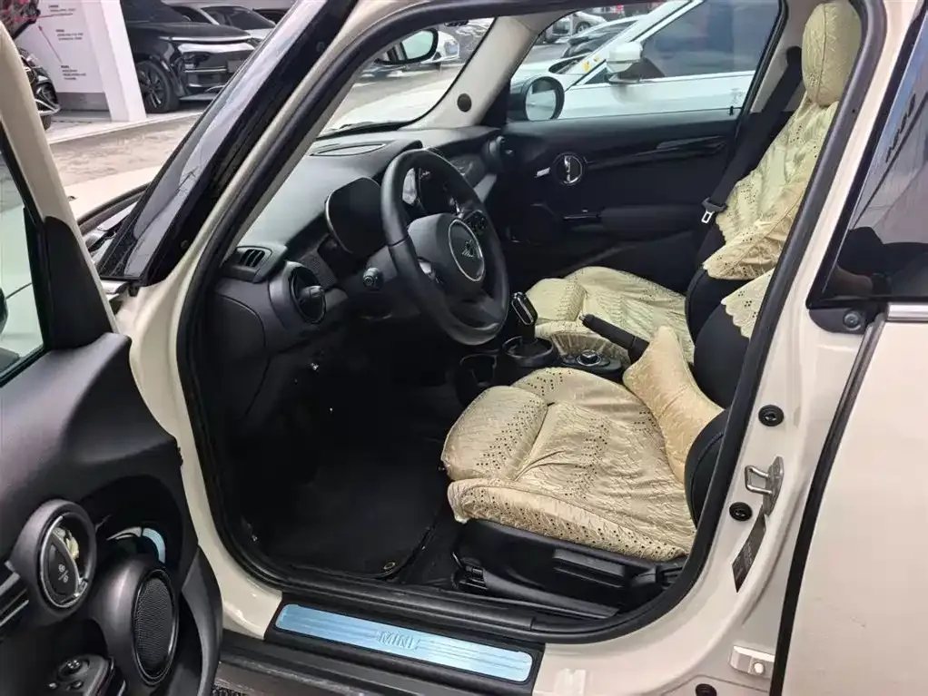 MINI Cooper (3-door) 2021 из CN, фото 2