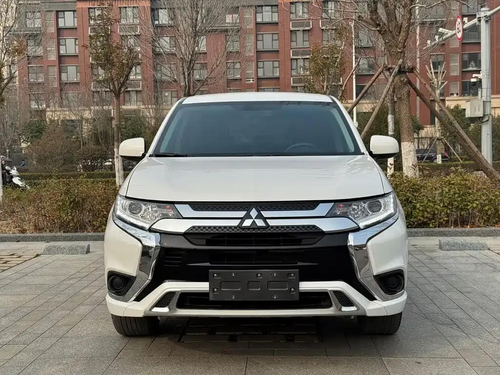 Mitsubishi Outlander — фото 8