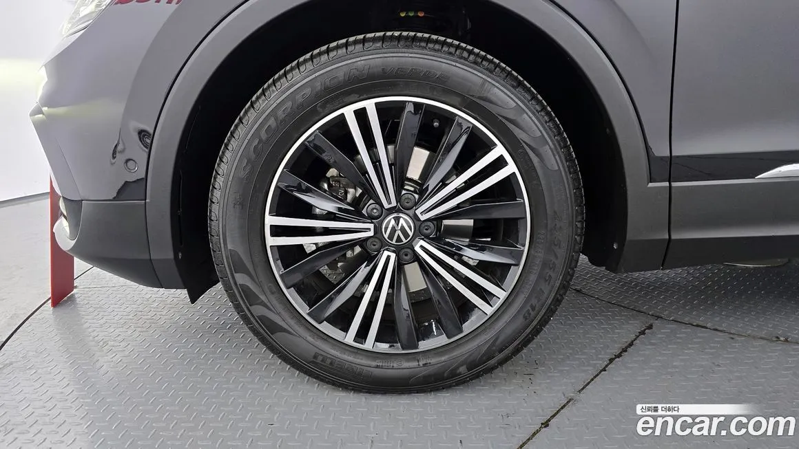 Volkswagen Tiguan — фото 7