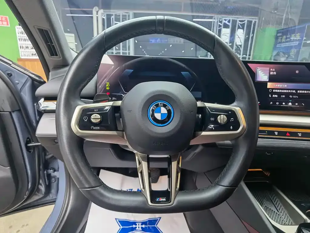 BMW i5 — фото 10
