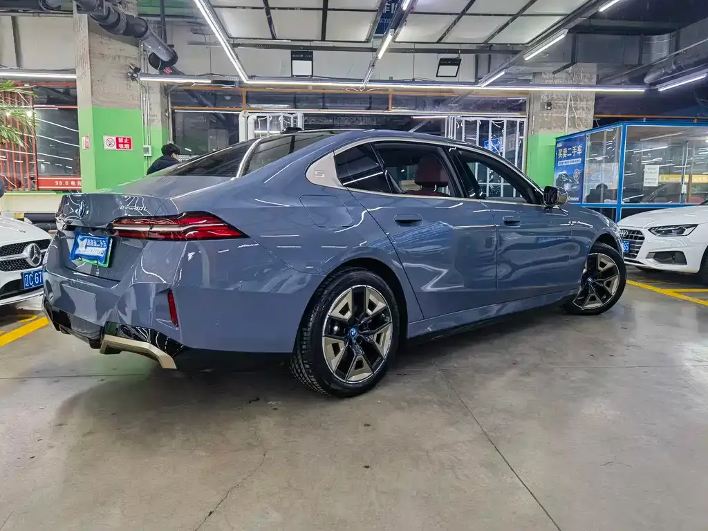 BMW i5 — фото 8