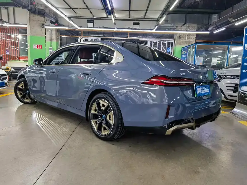 BMW i5 — фото 5