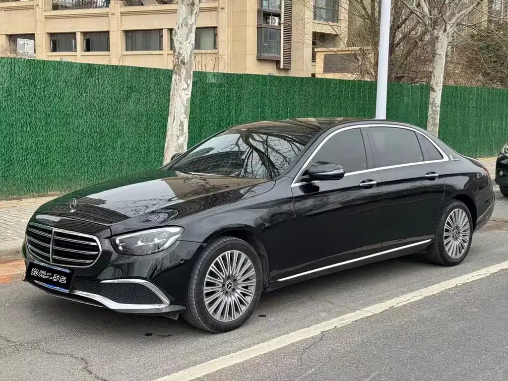Mercedes-Benz E-Class — фото 1