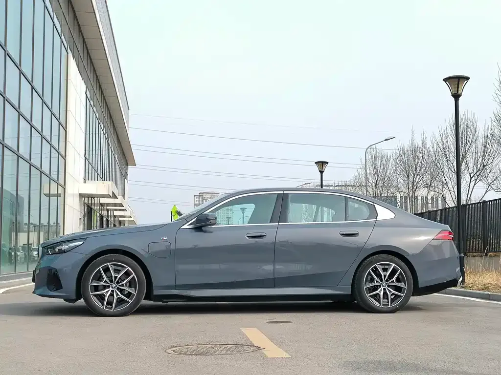 BMW i5 2024 из CN, фото 3