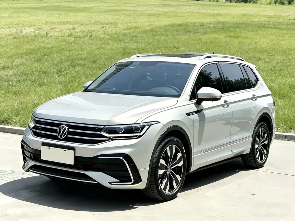 Volkswagen Tiguan L — фото 1
