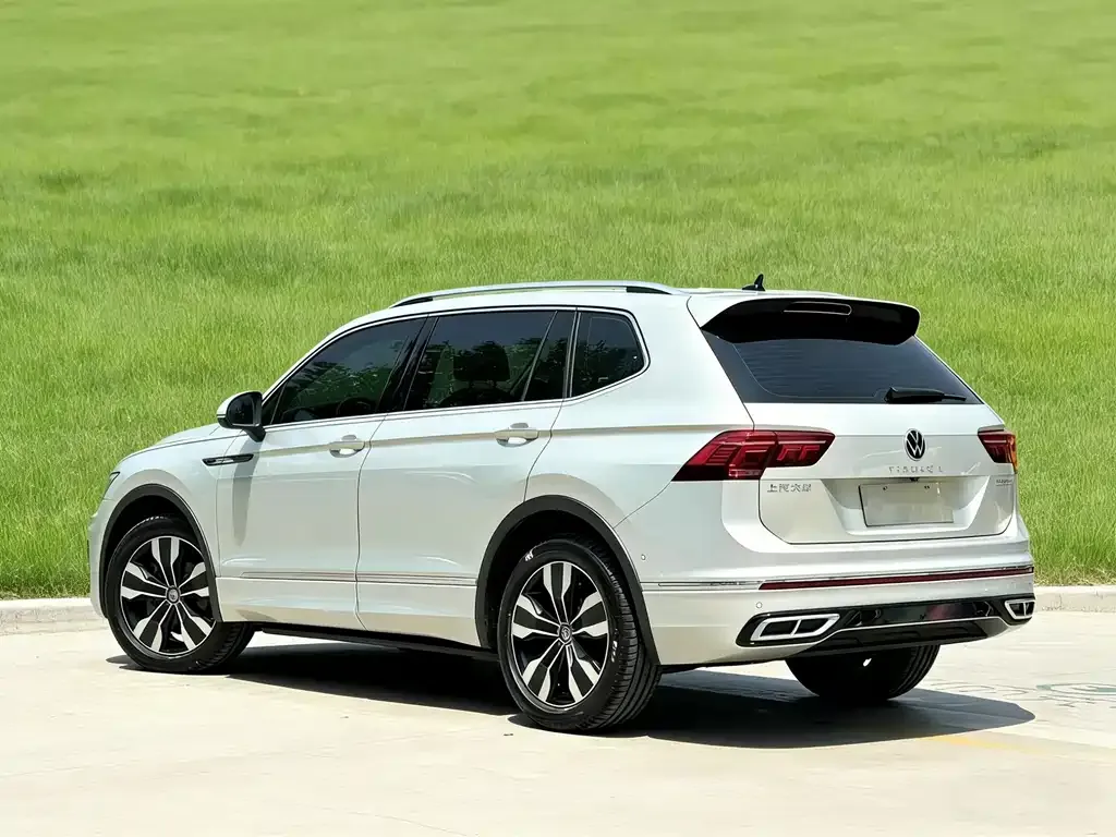 Volkswagen Tiguan L — фото 9