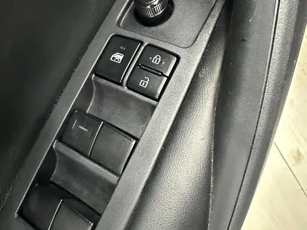 Toyota Corolla — фото 10