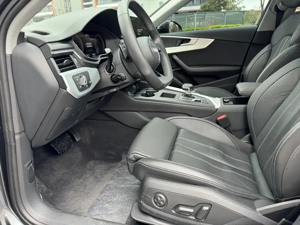 Audi A4L 2023 из CN, фото 3