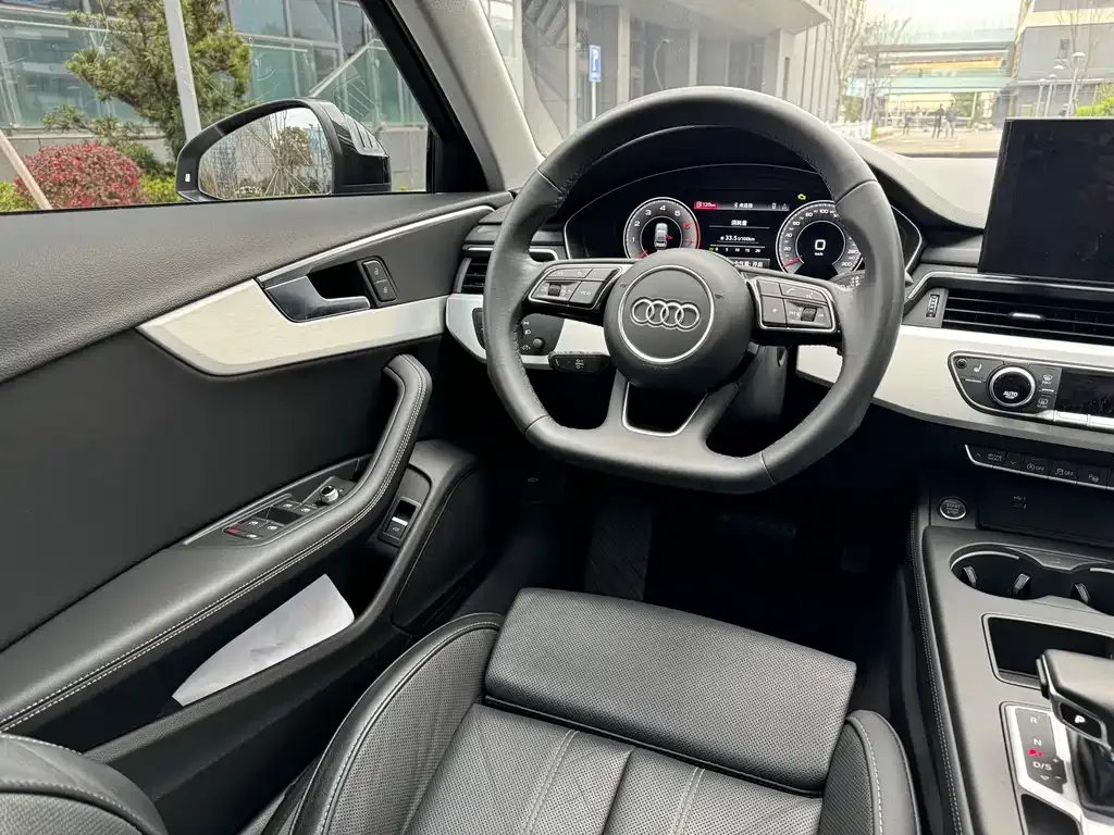 Audi A4L 2023 из CN, фото 5