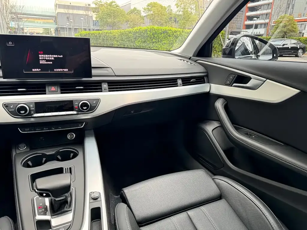 Audi A4L 2023 из CN, фото 10