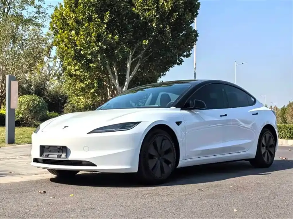Tesla Model 3 — фото 1